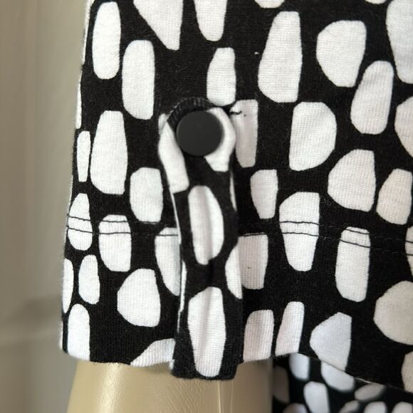 CHICO’S V-NECK T-SHIRT - Picture 6 of 6